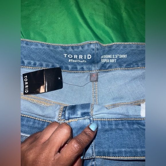 NWT Torrid 3.5 Inch Jegging Super Soft High Rise Short Light Blue size 30 - Picture 7 of 11